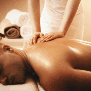 Homme recevant un massage du dos I Ô Pays des Sens